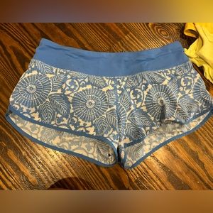 Women’s Lululemon Speed Up Shorts Blue floral sz 10
